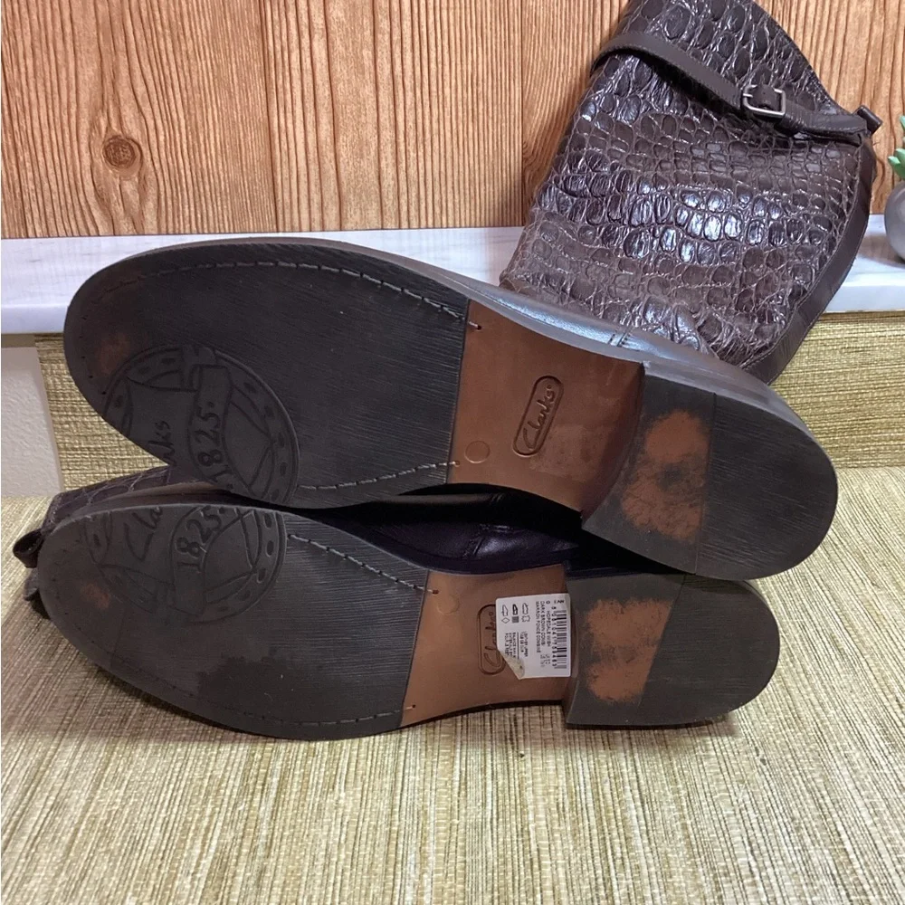 Clarks Hopedale Dark Brown Croc-Embossed Leather Heeled Boots